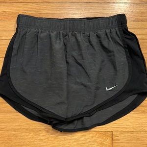 Nike Tempo
Women's Brief-Lined Running Shorts
